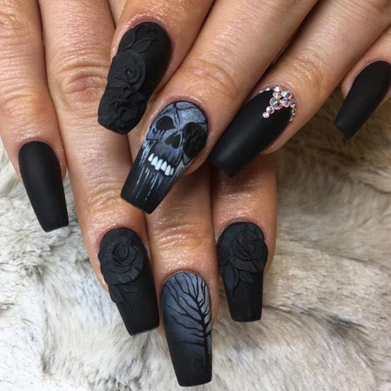 Gothic manicure