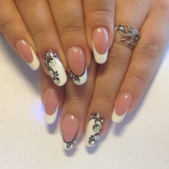 Exquisite patterns on the nails