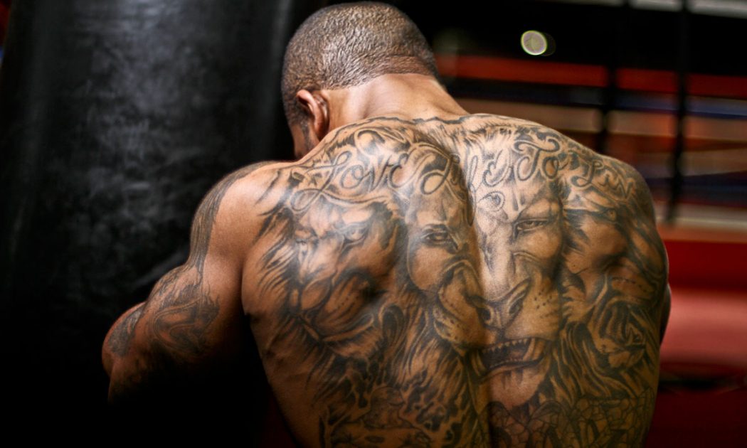 tatuaj mare pe spate