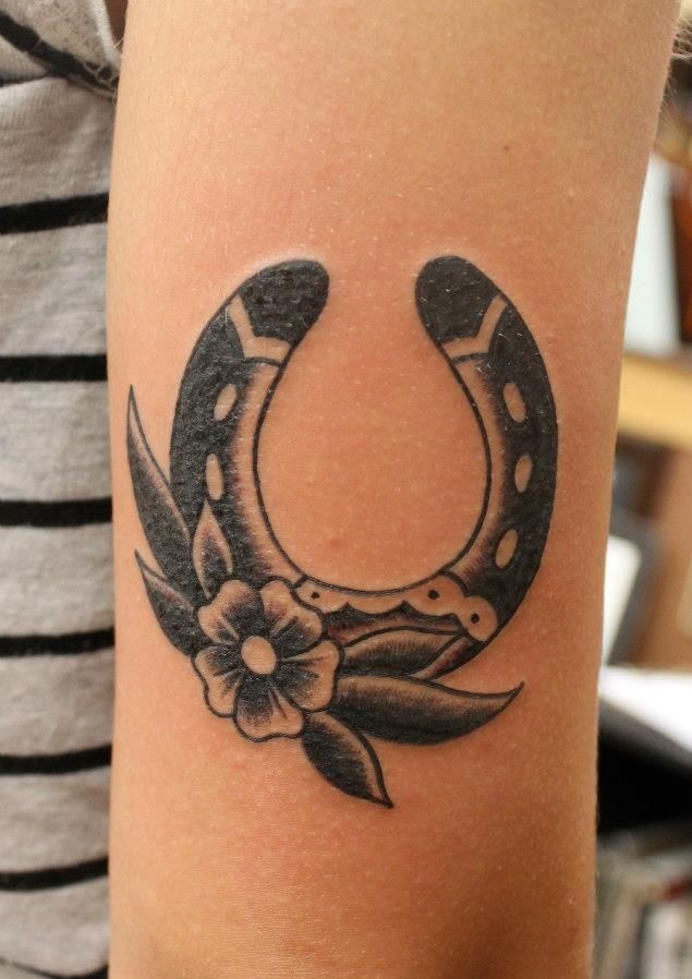 Premium Vector  Old school tattoo with horseshoe drawing design